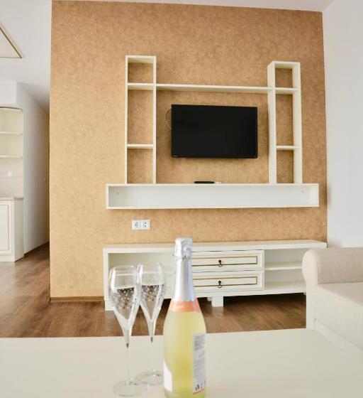 デラックススタジオ, Golden Rainbow Beach