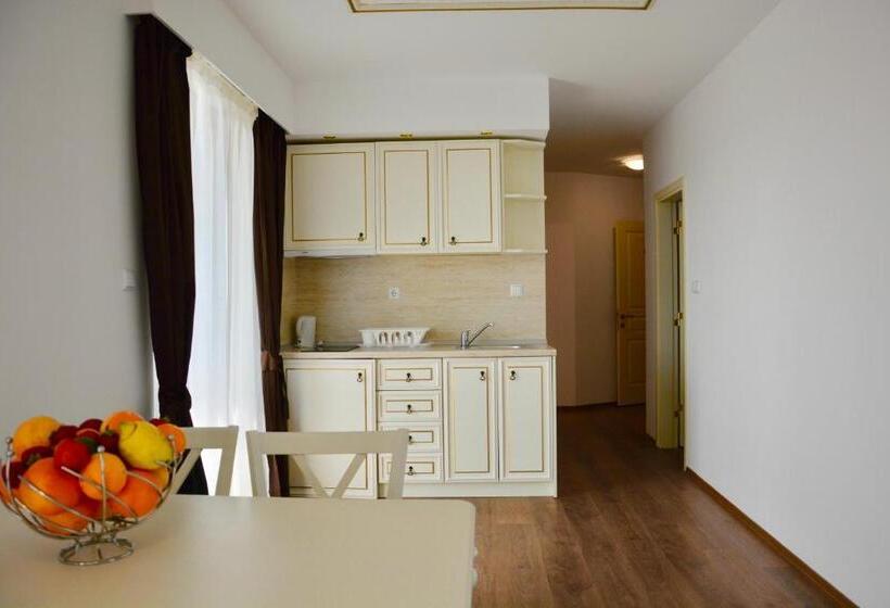 شقة غرفتين, Golden Rainbow Beach