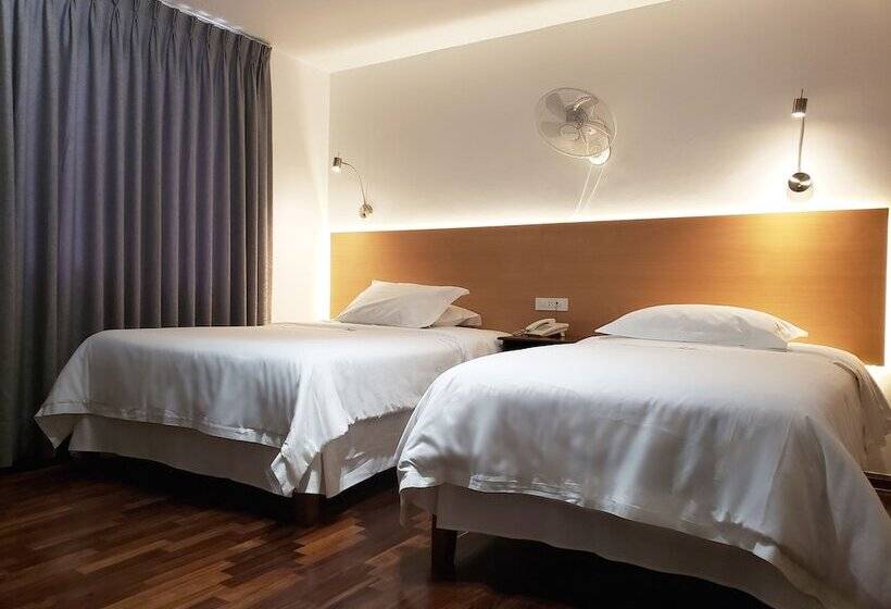 스탠다드 룸, Carmelo Miraflores