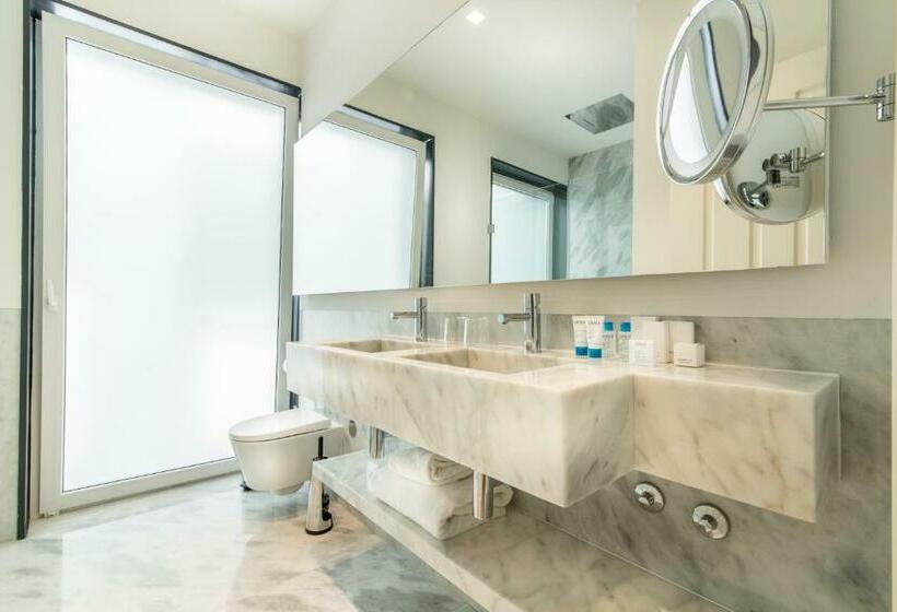 Quarto Clássico com Vistas, Da Baixa