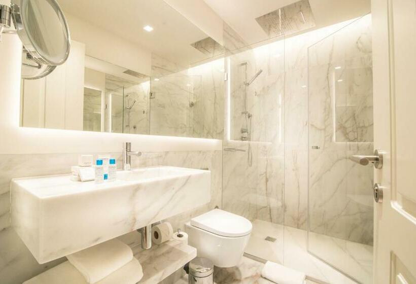 Quarto Clássico com Vistas, Da Baixa