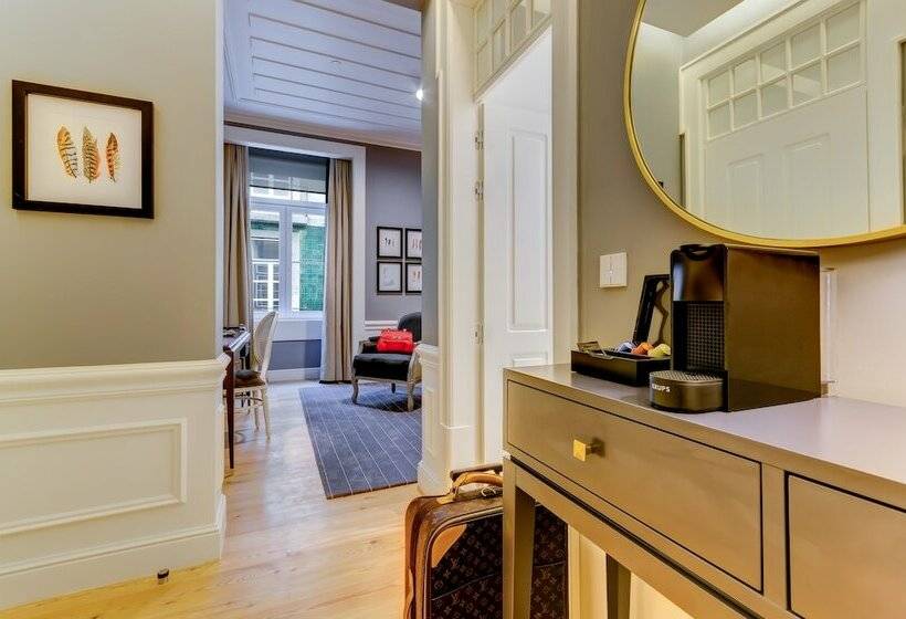 Quarto Familiar Comunicado, Da Baixa