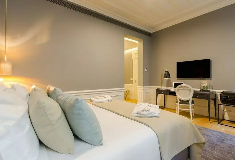 Quarto Familiar Comunicado, Da Baixa