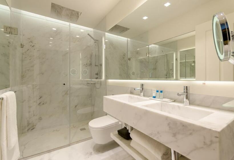 Quarto Familiar Comunicado, Da Baixa