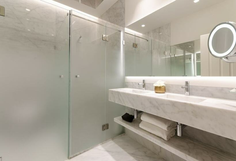 Quarto Familiar Comunicado, Da Baixa