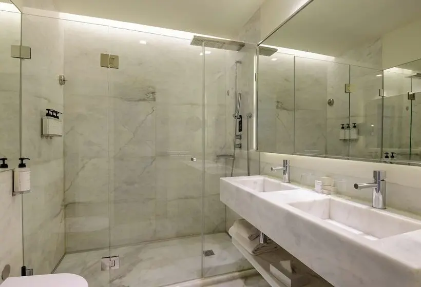 Quarto Familiar Comunicado, Da Baixa