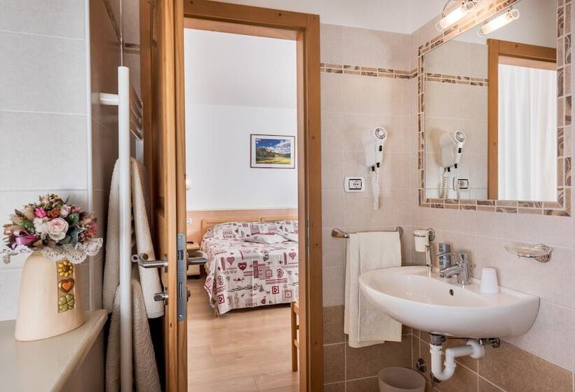 اتاق استاندارد سه نفره, Garni Ciamorc