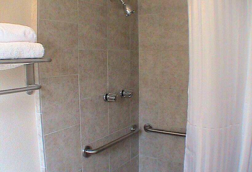 غرفة قياسية ثلاثية, At Home Express Tangerine Inn