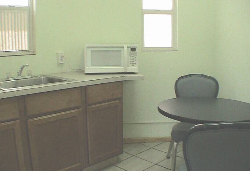 غرفة قياسية ثلاثية, At Home Express Tangerine Inn