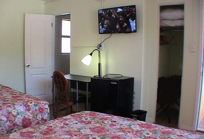 غرفة قياسية ثلاثية, At Home Express Tangerine Inn