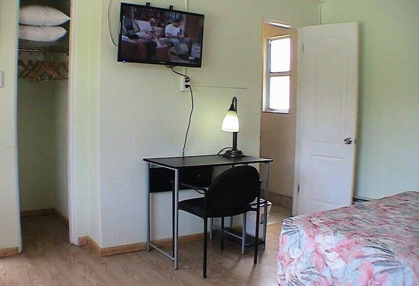 غرفة قياسية ثلاثية, At Home Express Tangerine Inn