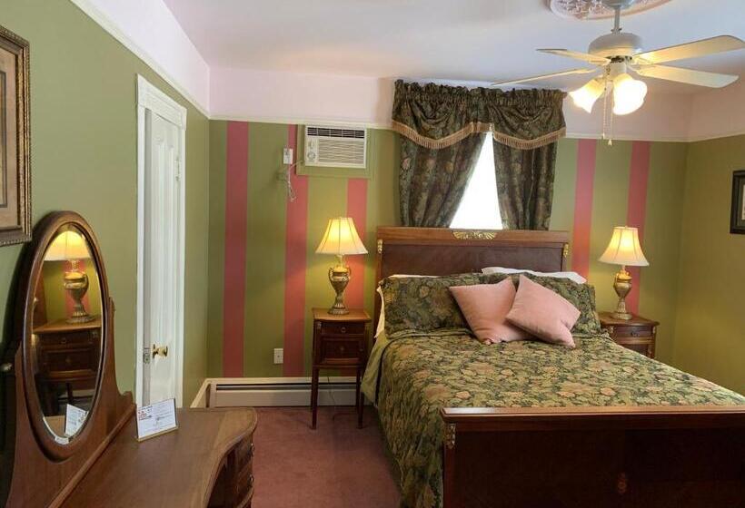 标准间, Come From Away B&b