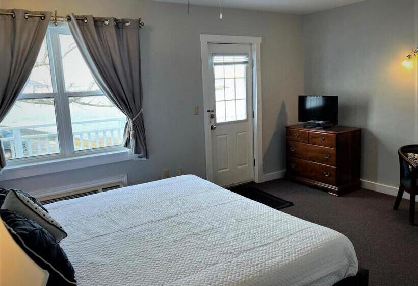 带大床的豪华间, Come From Away B&b