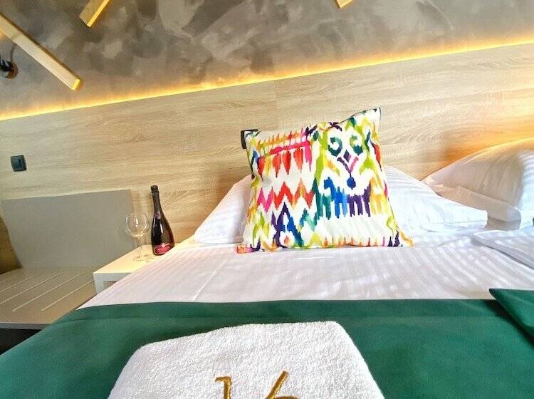 חדר אקונומי, 16 Lakes