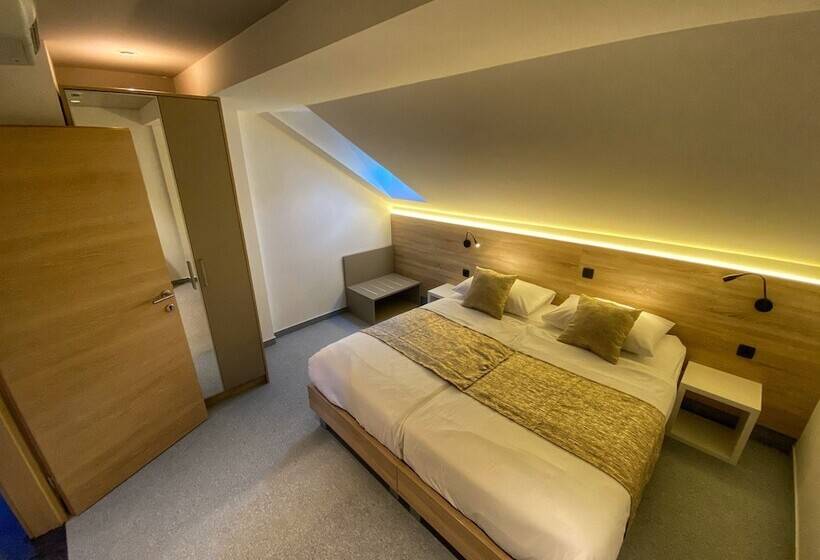 סוויטה משפחתית, 16 Lakes