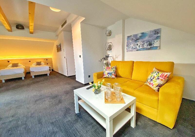 סוויטה, 16 Lakes