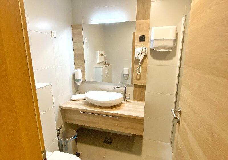 סוויטה, 16 Lakes