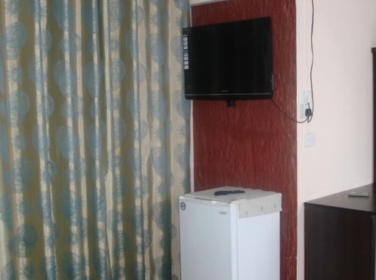 اتاق استاندارد سه نفره, Auberge Le Saladier