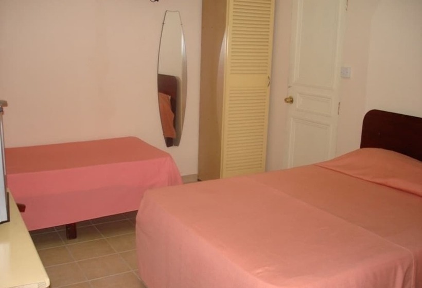 اتاق استاندارد سه نفره, Auberge Le Saladier