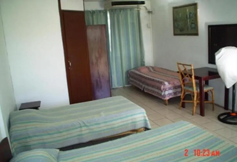 اتاق خانوادگی, Auberge Le Saladier