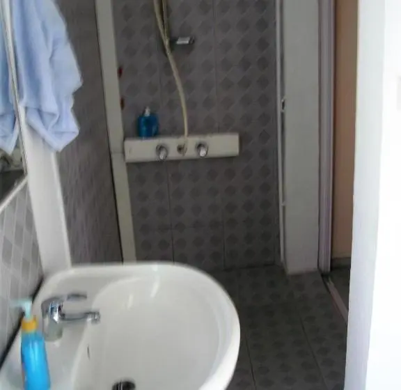 اتاق اکونومی یک تخته, Auberge Le Saladier
