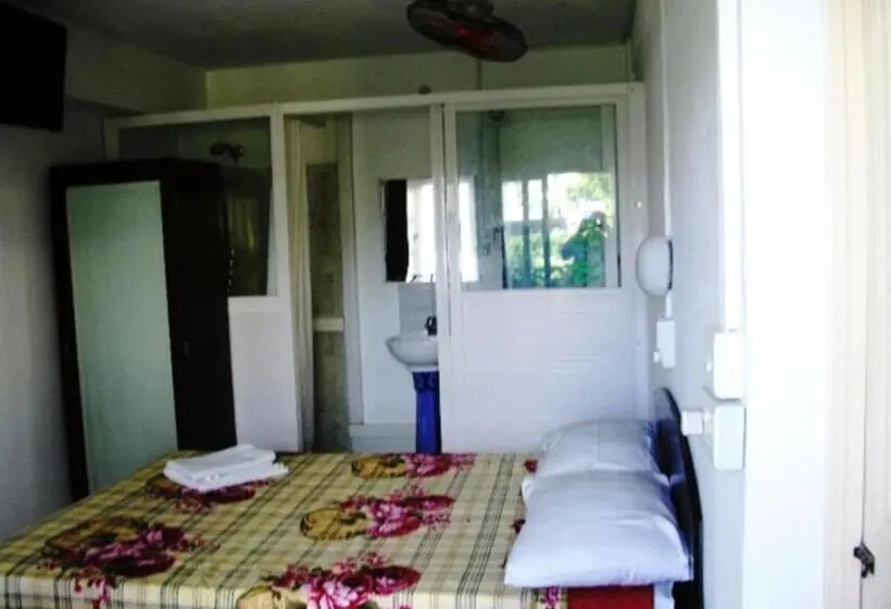 اتاق اکونومی یک تخته, Auberge Le Saladier