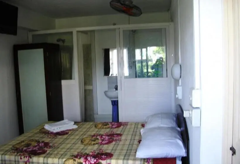 اتاق اکونومی یک تخته, Auberge Le Saladier