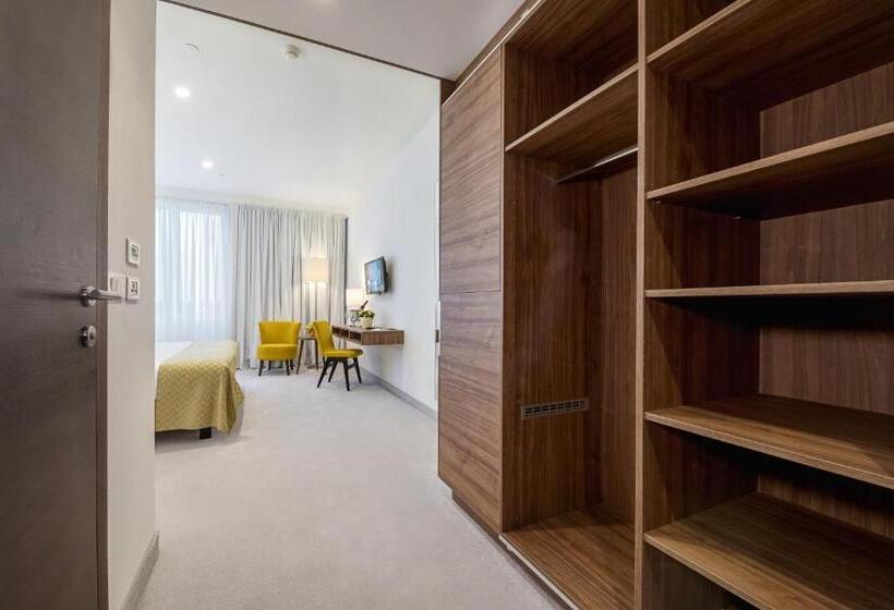 غرفة قياسية, Garden Hill