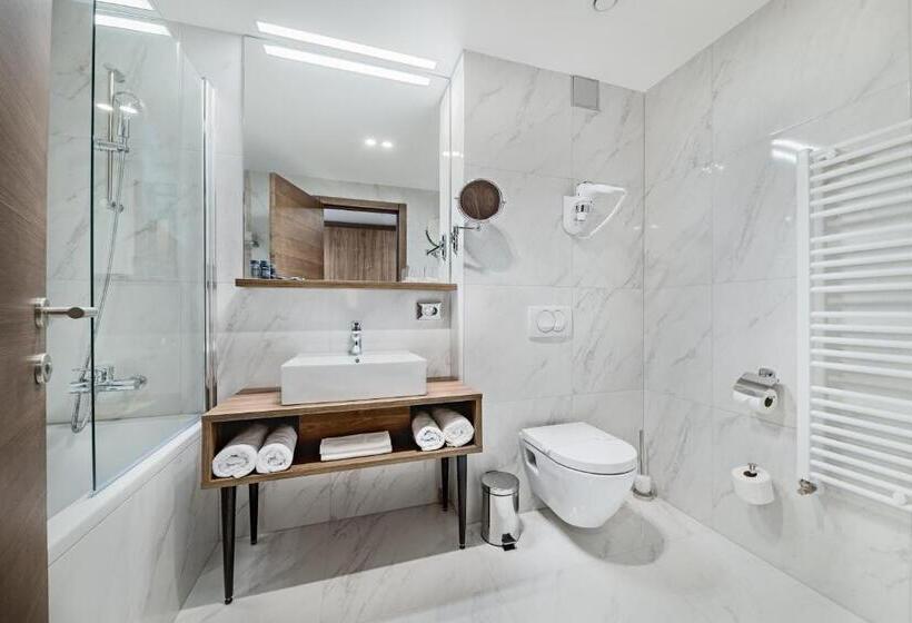 غرفة قياسية, Garden Hill