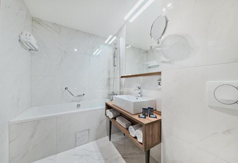 غرفة قياسية, Garden Hill