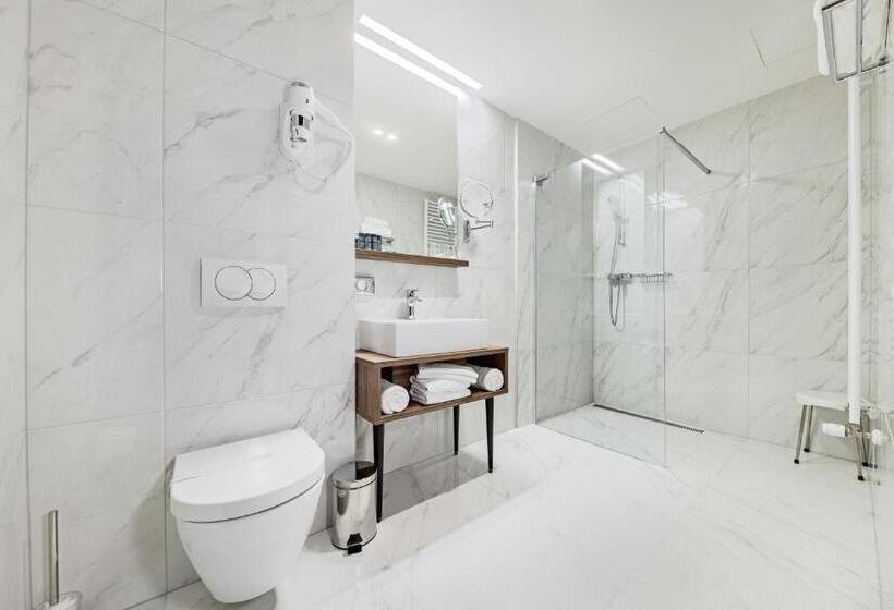 غرفة قياسية, Garden Hill