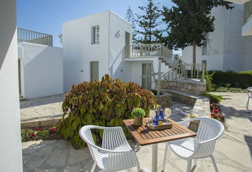 بنجلو قياسى مطلّ علي الحديقة, Leonardo Plaza Cypria Maris Beach Hotel & Spa