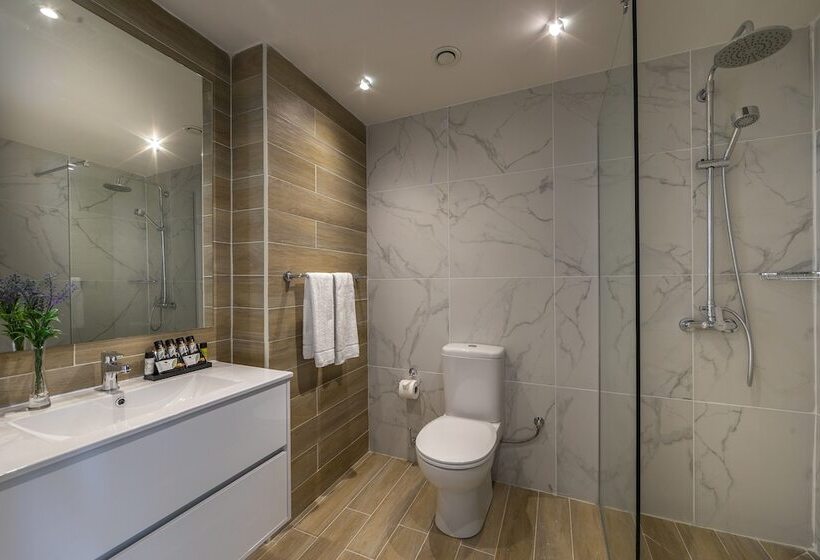 جناح جونيور بريميوم مطل على البحر, Leonardo Plaza Cypria Maris Beach Hotel & Spa