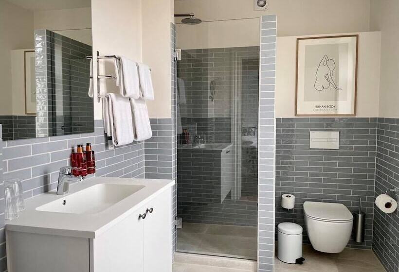 스탠다드 룸, Marie