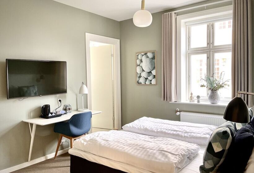 스탠다드 룸, Marie