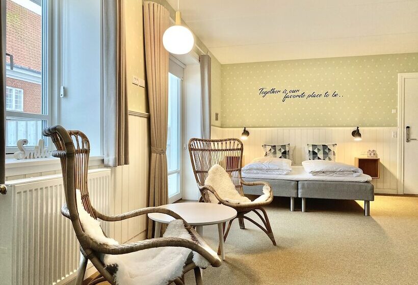 주니어 스위트, Marie