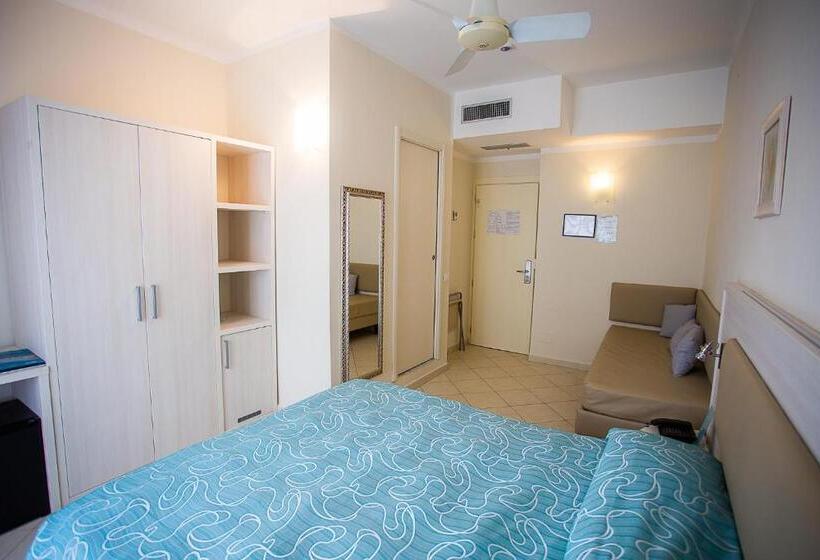 חדר סטנדרט לשלושה, Nuovo Al Mare