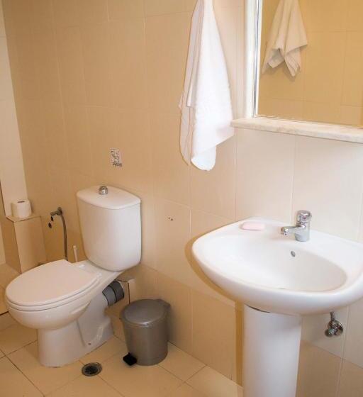 استودیوی استاندارد با چشم‌انداز دریا, Studios Nina