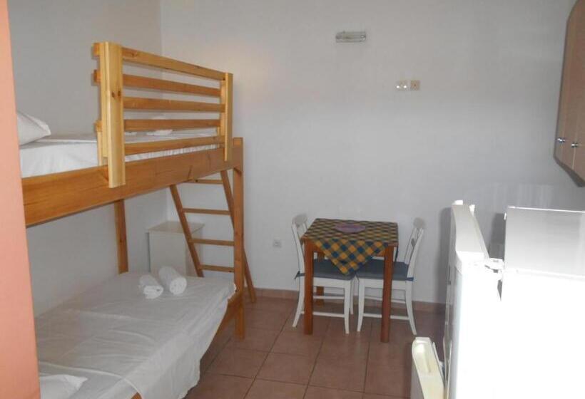 استودیوی استاندارد با چشم‌انداز دریا, Studios Nina