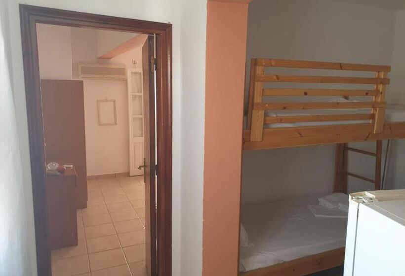 استودیوی استاندارد با چشم‌انداز دریا, Studios Nina