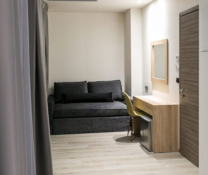 جناح جونيور, Superior One Boutique