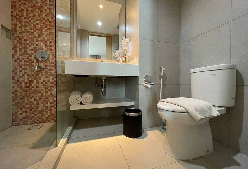 חדר דלוקס לשלושה, Palm Park Hotel Surabaya