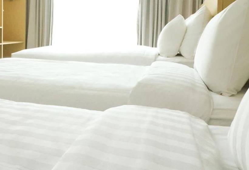 חדר דלוקס לשלושה, Palm Park Hotel Surabaya