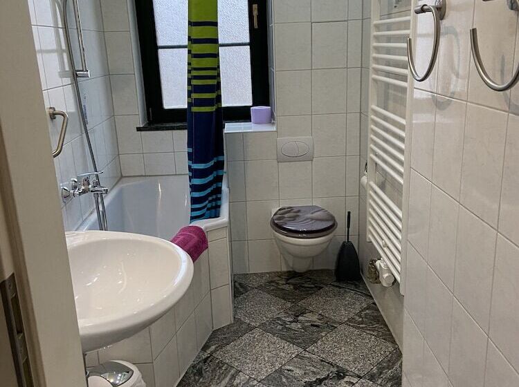 Huoneisto 1 Makuuhuone Parveke, Appartements Rehn