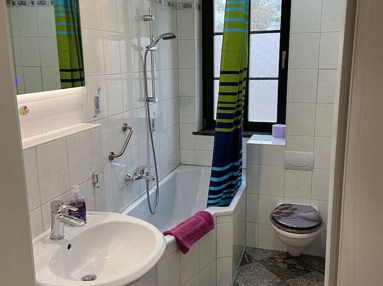 Huoneisto 1 Makuuhuone Parveke, Appartements Rehn