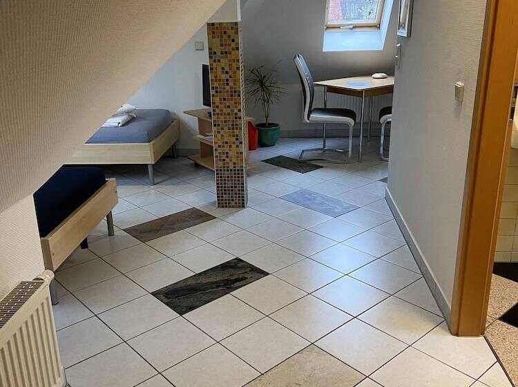 Escritório Estándar, Appartements Rehn