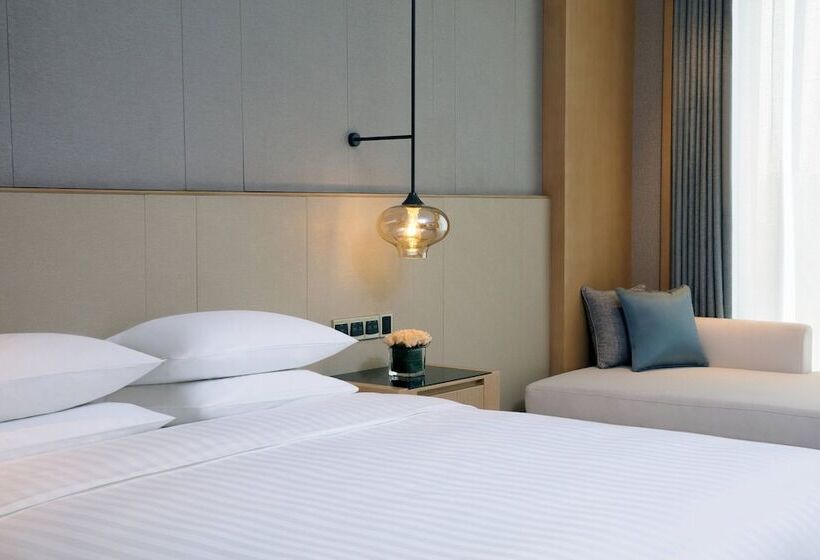 חדר אקזקיוטיב, Courtyard By Marriott Zhengzhou Airport