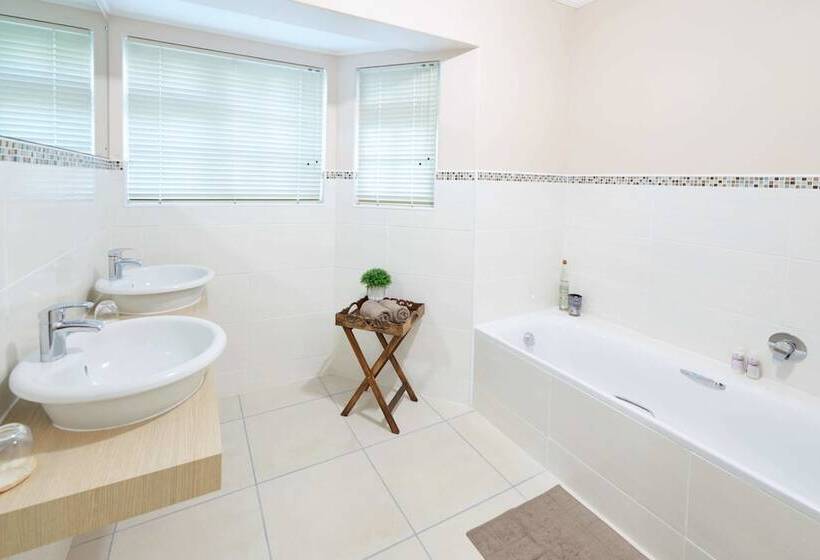 جناح ديلوكس, Outeniqua Inn