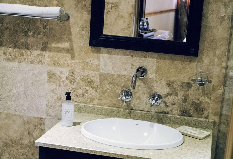 חדר סטנדרט, Wilton Manor Solar Energy