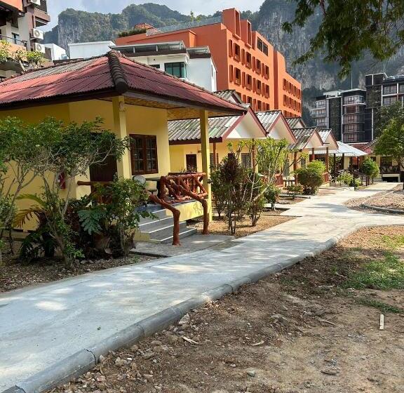 بنجلو قياسى, Adam Bungalows